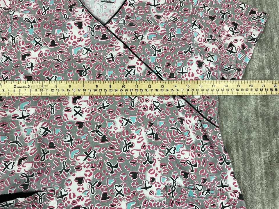 Beverly Hills Scrub Top Womens Small Gray Pink Black Hearts Ribbons Pattern - Image 4 of 4