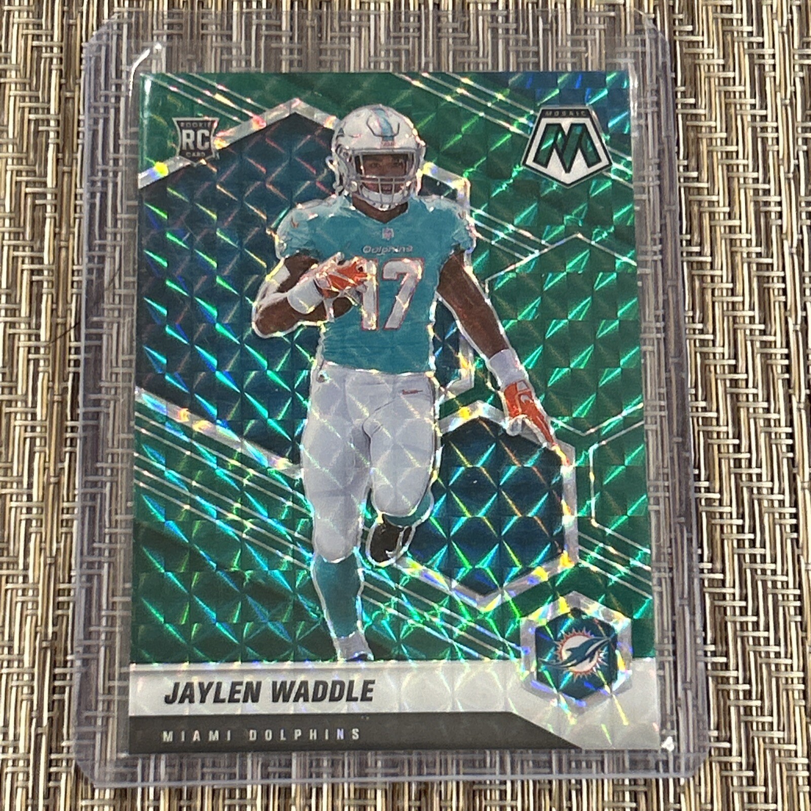 2021 Panini Mosaic - Rookies Mosaic Green Prizm #308 Jaylen Waddle (RC)