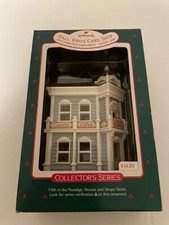 HALLMARK HALL BRO'S CARD SHOP 5TH IN COLLECTOR'S SERIES DATED 1988 ORNAMENT NEW