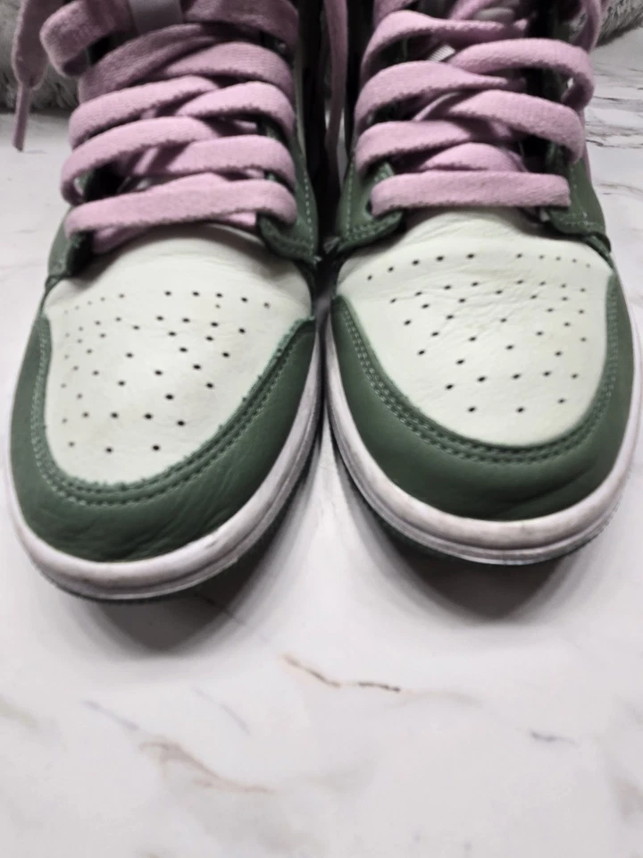 Size 8 Jordan 1 Mid Dutch Green - Image 3 of 4