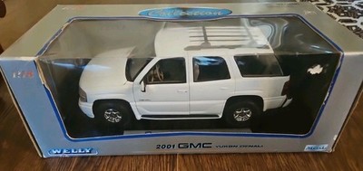 ユーコンデナリ　1/18 Welly GMC Yukon Denali White 1/18 Diecast Model Four Door SUV RARE
