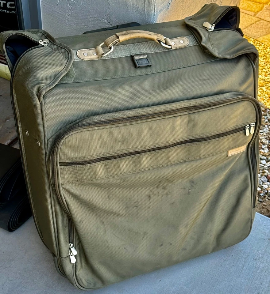 Fantástico juego de 10 piezas Briggs & Riley en verde oliva RARO - ¡SOLO RECOGIDA LOCAL! Foto 2 de 4