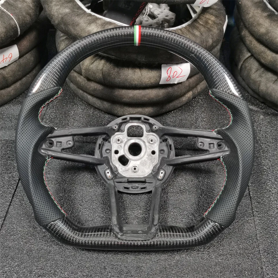 Volante de cuero perforado de fibra de carbono para Audi R8 TT TTS TTRS 2016-2023 Foto 2 de 4