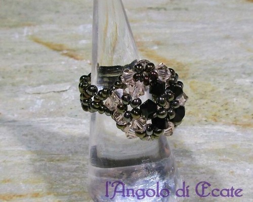 ANELLO artigianale fatto a mano hand made nero perline Swarovski - Foto 3 di 5