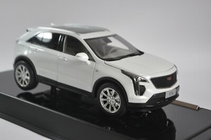 Cadillac XT4 SUV 2019 Metal Diecast Car Model 1:18 Scale White//Chestnut