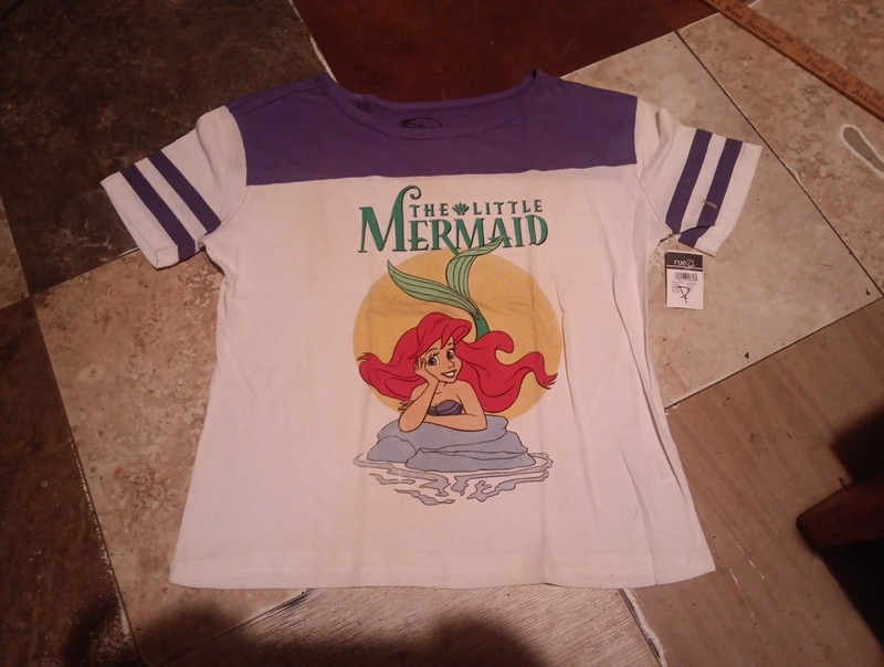 Disney Ariel Junior’s Size Medium Short Sleeve T-Shirt Little Mermaid