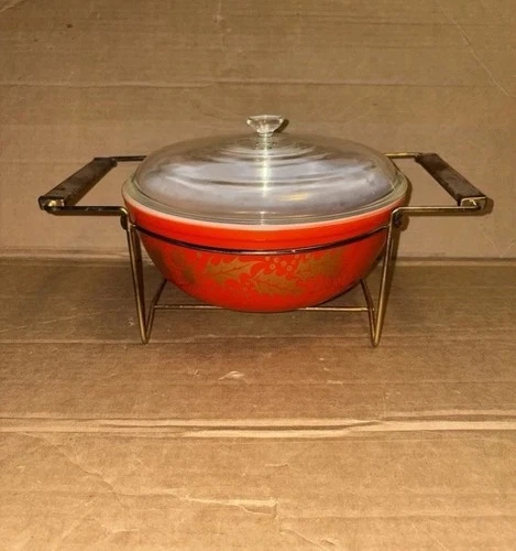 Vintage Pyrex 404 Red Golden Leaf Holly Pine Cone Christmas 4 Qt w/Lid & Cradle
