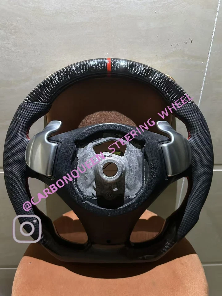 Volante FIBRA DE CARBONO REAL PARA BMW E90E92E82E87 RAYA ROJA CON CUERO NEGRO Foto 2 de 2