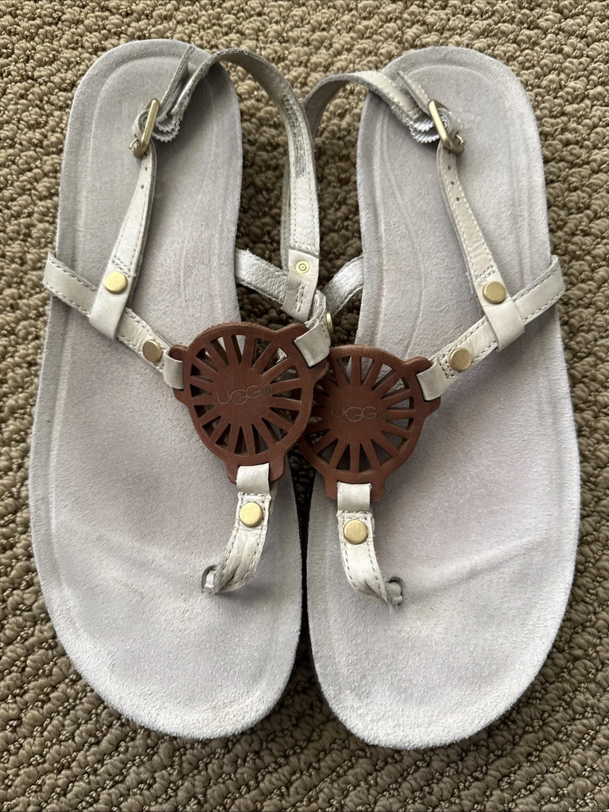 UGG • Ayden Slingback Sun Medallion Sandalo Cipro Donna US Taglia 8 5