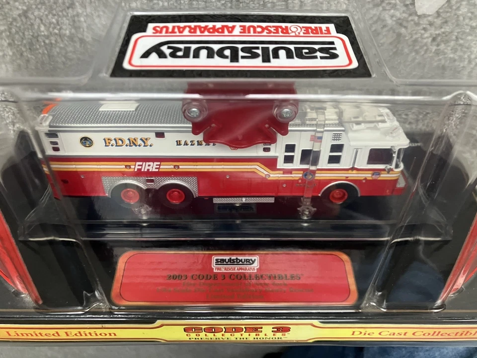 Code 3 FDNY Fire 1996 SAULSBURY/ HME Hazmat Company 1 Heavy Rescue  NIP #12705 - Image 4 of 4