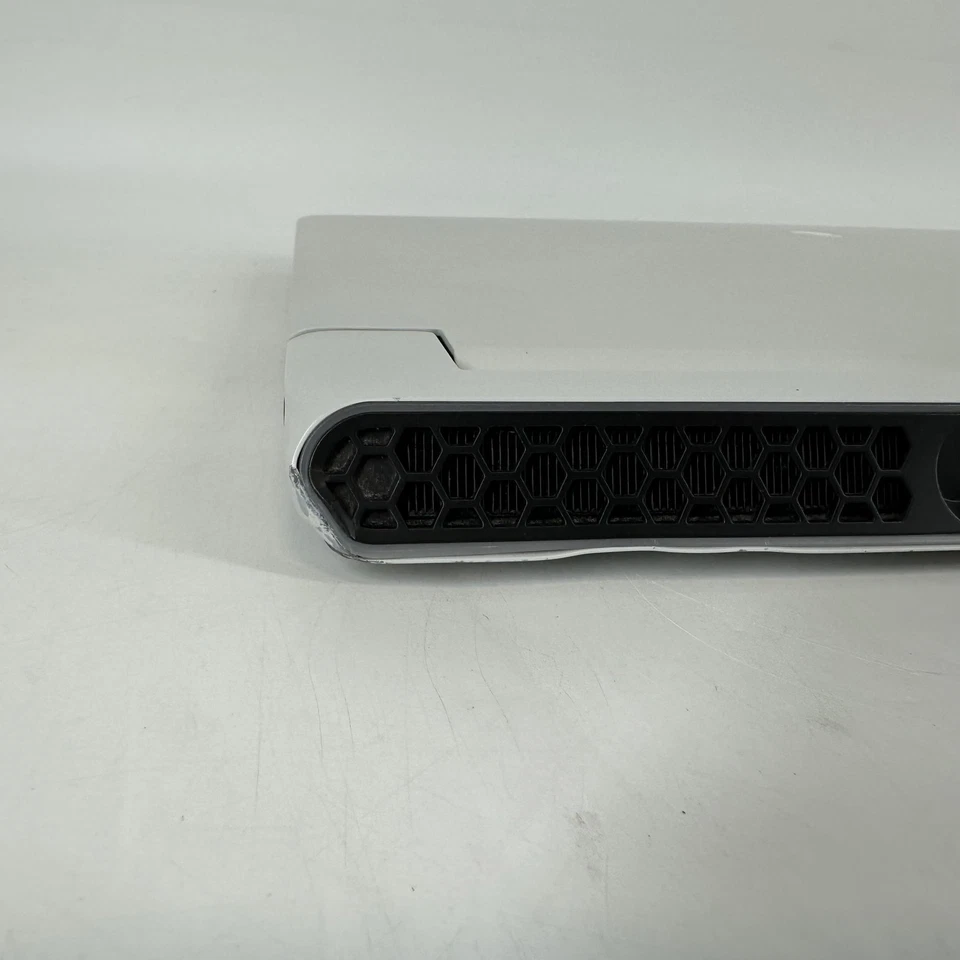 Dell Alienware X17 R2 120Hz 4K 2.3GHz i7-12700H 32GB 4TB SSD RTX 3060 Bent Frame - Image 3 of 4