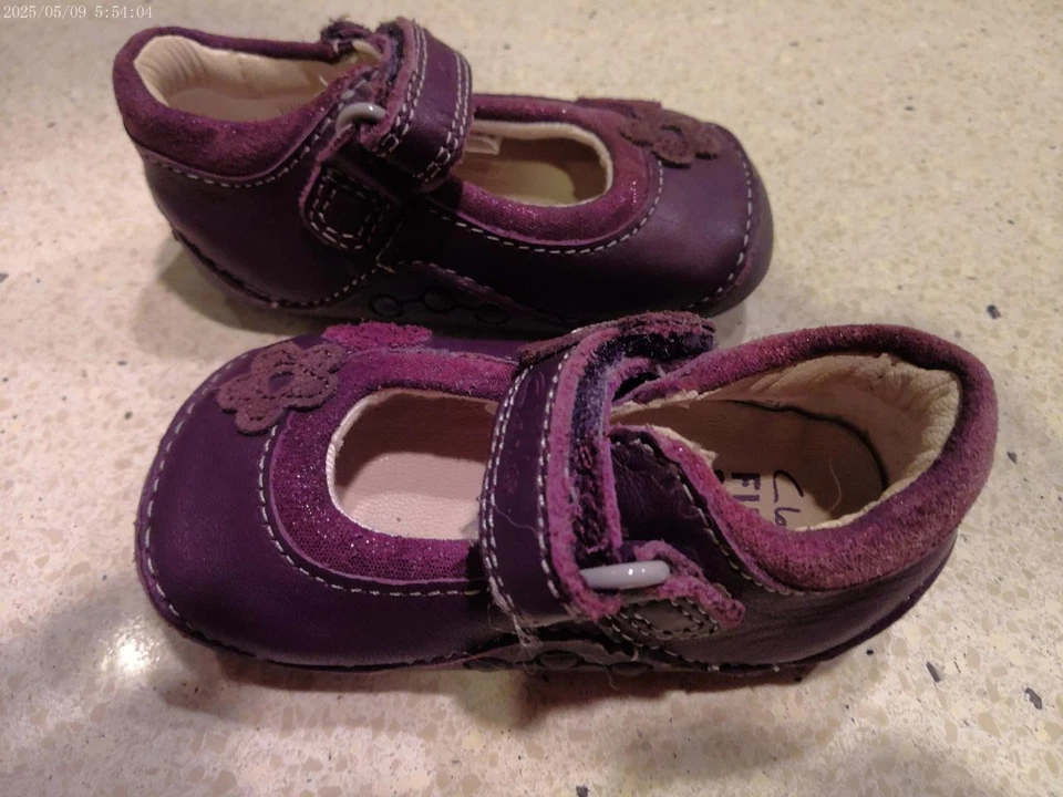 Bebé/Niña Pequeña Clarks Cuero Morado Mary Jane Zapatos Talla 2.5 Euro 17.5 Foto 2 de 4