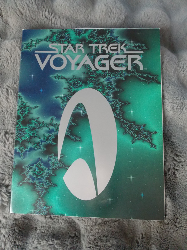Star Trek Voyager LE of 10k Writer's Director's Guide 1st Season Version RARE