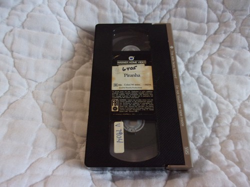 PIRANHA VHS WARNER CLAMSHELL HORROR JOE DANTE BRADFORD DILLMAN KEVIN MCCARTHY - Picture 12 of 14