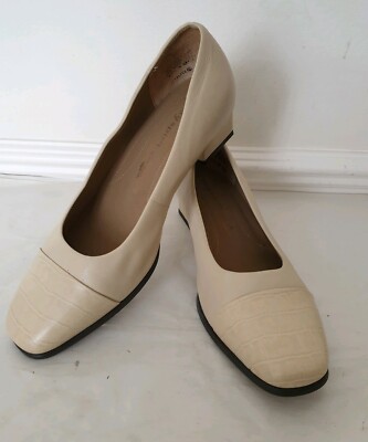 ladies cream low heeled shoes