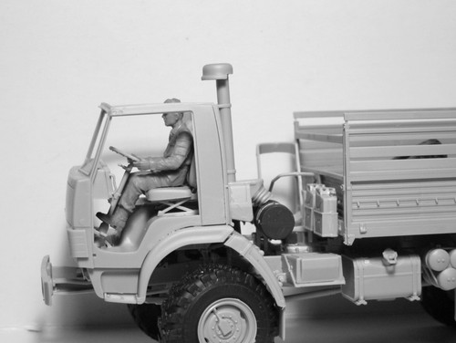 ICM 35641 Plastic model kit figures Scale 1:35 Soviet Drivers, 1979-1991 - Picture 21 of 24