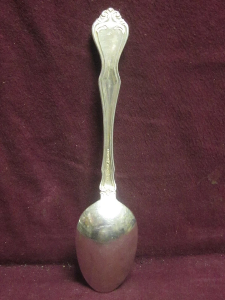 Cuchara para servir Sterling Westmorland George & Martha 8 1/8" 67 g sin monograma Foto 3 de 4