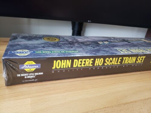 Athearn John Deere HO Scale Train Set Including Two Pewter Model D Tractors - Picture 4 of 8