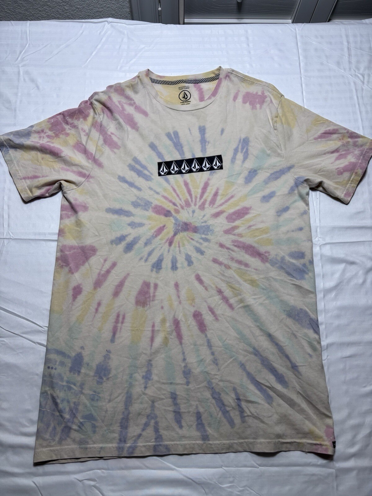 Volcom Stone Co. Mens Large Cotton Short Sleeve T Shirt Yellow Multi Colored