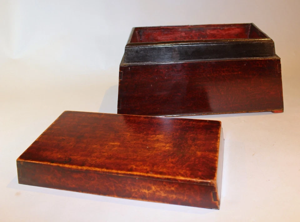 Carrito de té en forma de sarcófago Burl Amboyna del sur de Asia temprano o birmano c. 1840 Foto 4 de 4