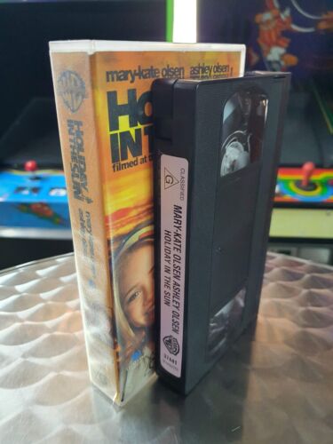 Holiday In The Sun Mary-Kate & Ashley Olsen - Olsen Twins - VHS Video Tape VGC - Picture 5 of 5