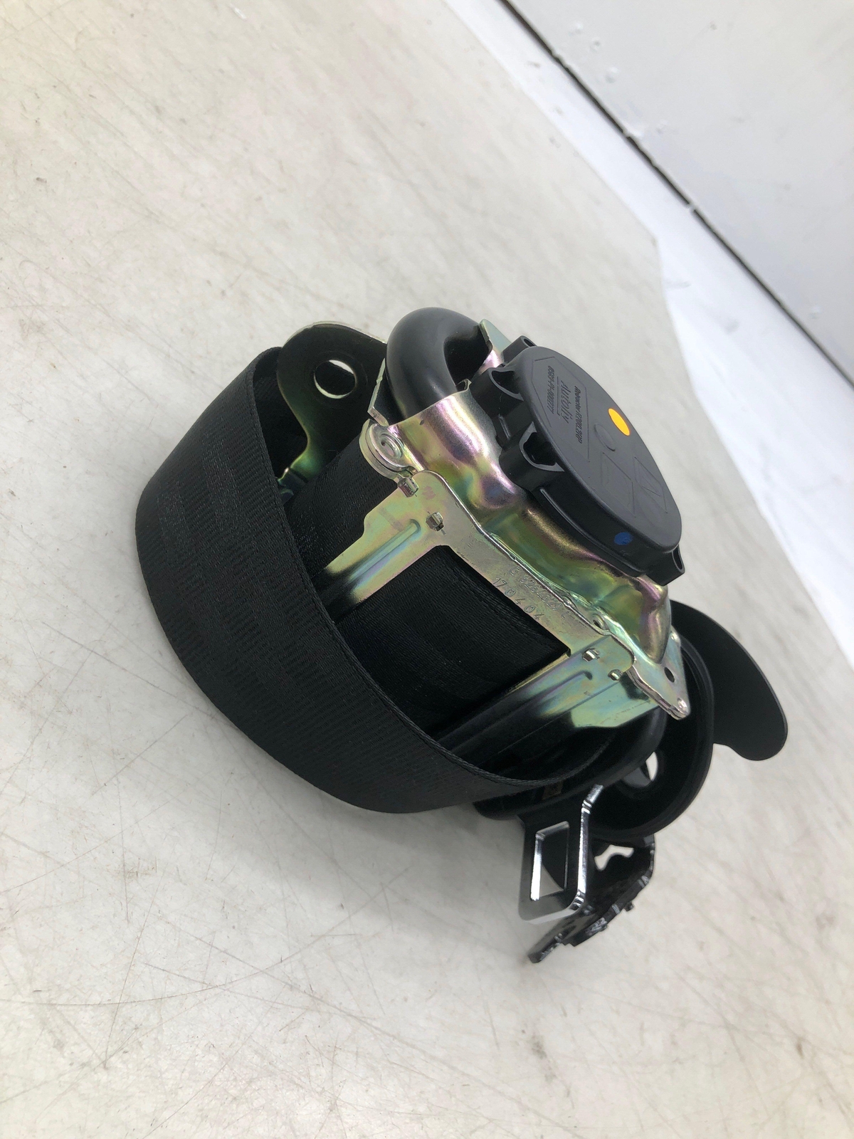 2016-2020 BENTLEY BENTAYGA REAR RIGHT PASSENGER SIDE SEAT BELT RETRACTOR BLACK