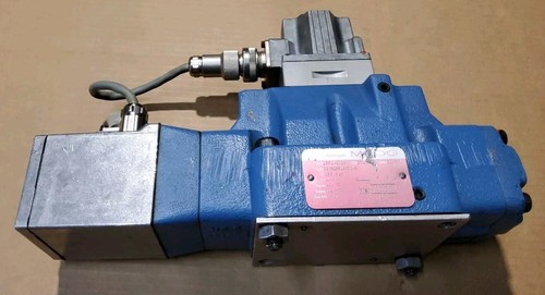 MOOG D662-4720 HYDRAULIC SERVO VALVE, +/- 10V SIGNAL, SUPPLY 24VDC - Picture 2 of 5