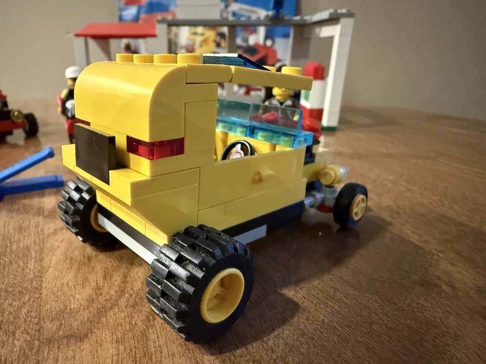 LEGO Town: Hot Rod Club (6561) 97% Complete With Instructions - Image 3 of 4