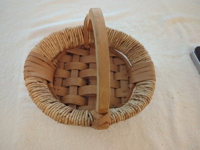 Decorative Wicker Pie Basket