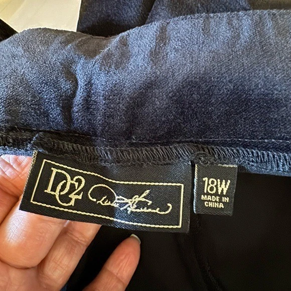 Pantalones de terciopelo negro corte bota. Nuevo con etiquetas Foto 4 de 4