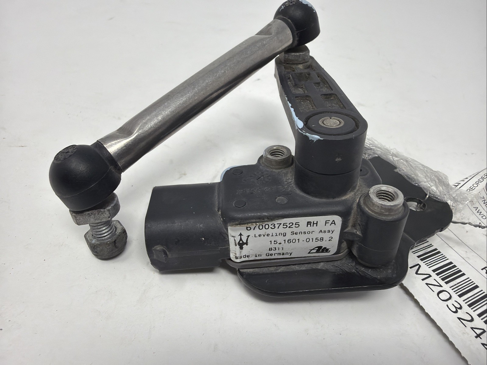 Maserati Levante 2017 Front Right Ride height sensor P/N 670037525