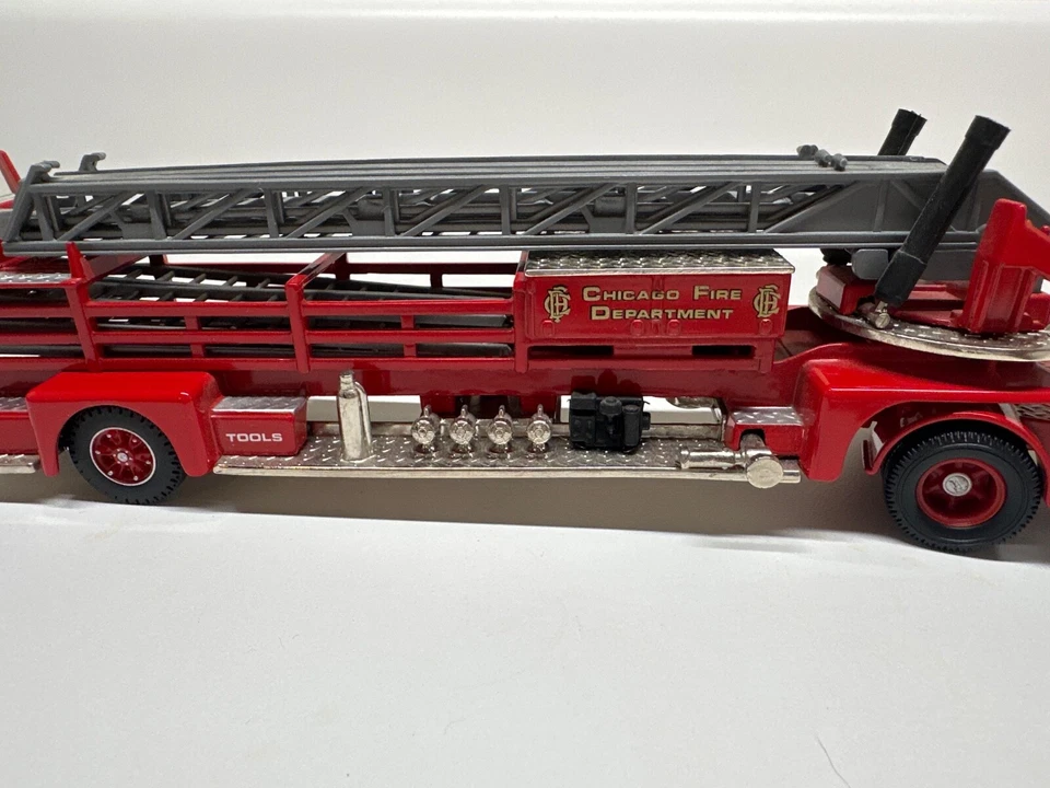 CORGI - Mack B Series Aerial Ladder Fire Truck - Chicago FD #38 - Image 3 of 4