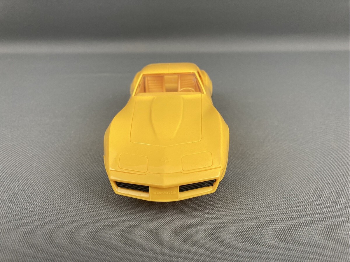 Modèle Réduit Chevrolet Corvette 1980 1:43 Edicola - Avec Vitrine De Présentation, Jaune, Neuf