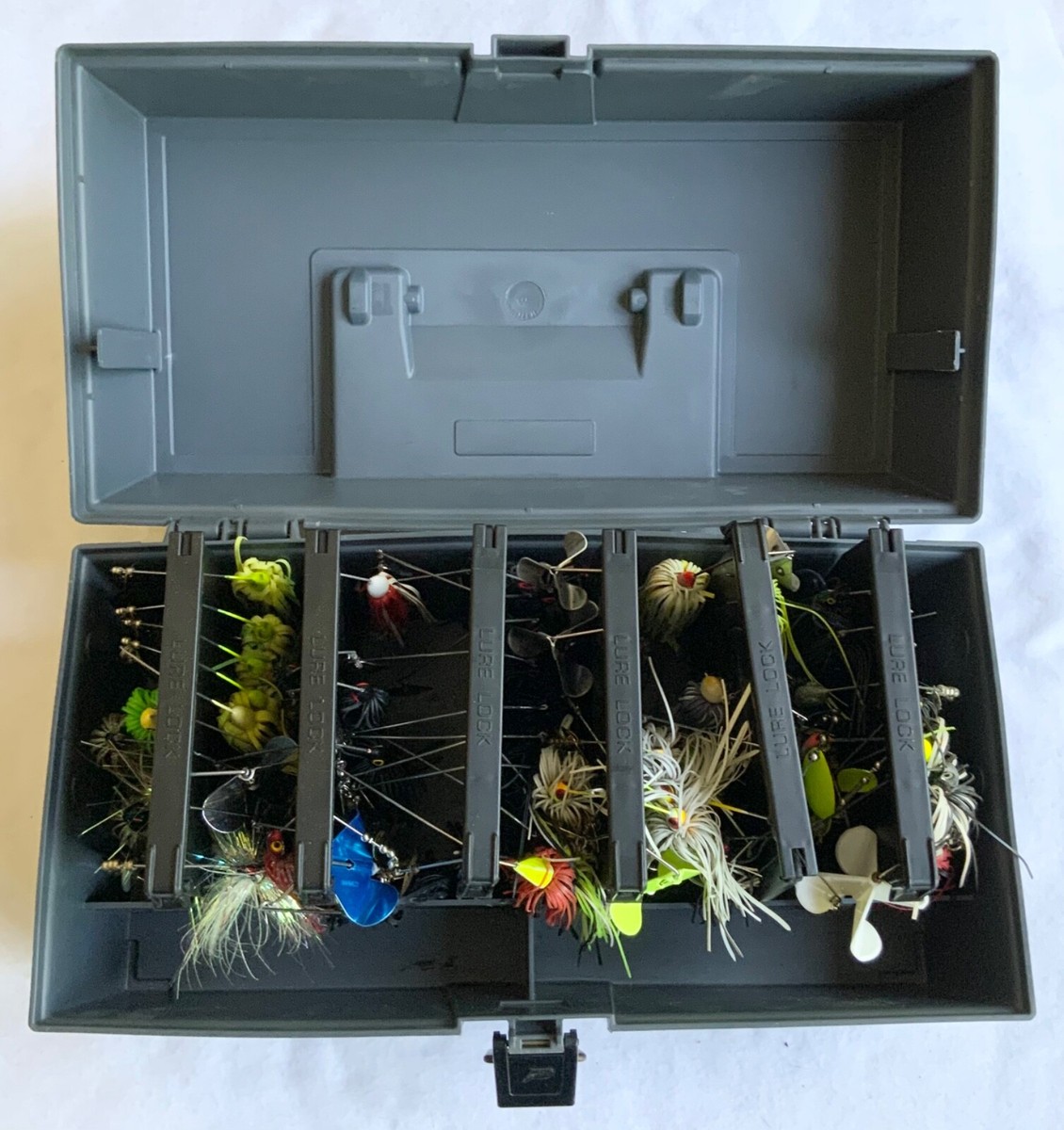 Tackle Box w/ 51 Freshwater Spinnerbait Crankbait Lures For Those BIG  Fish!