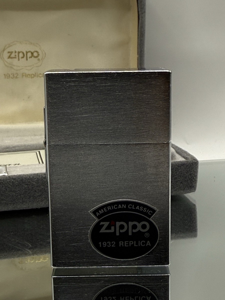 ZIPPO AN AMERICAN CLASSIC 1932 REPLICA OUTSIDE HINGE LIGHTER