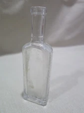 RARE vintage glass Sauer's Extracts bottle from Richmond, Virginia - embossed