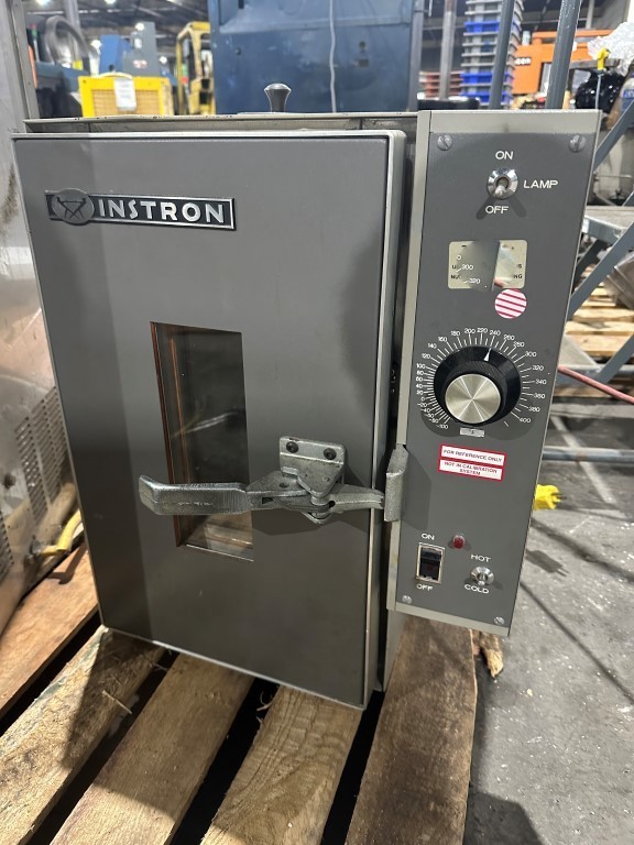 INSTRON 3111 ENVIRONMENTAL TEST CHAMBER