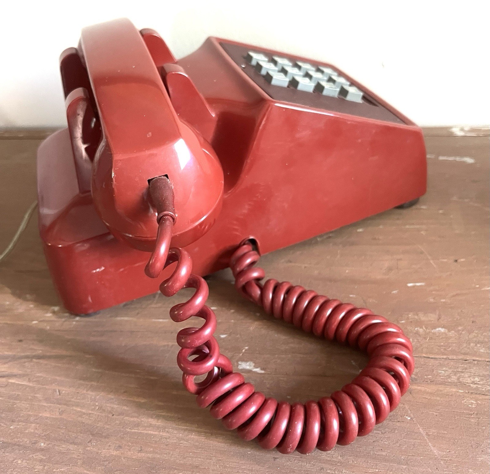 Vintage Bell System Western Electric 1970’s RED Push Button Telephone 2500D Plug