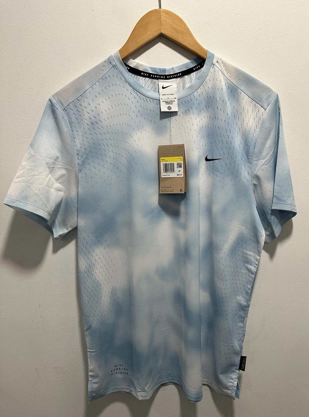 Nike Top Shirt Running Division Breathe Running ADV HJ4148-422 $85 Men's Small
Opens in a new window