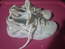 Nike Air ,Youth size 2.5 Y,white,new,Huaraches