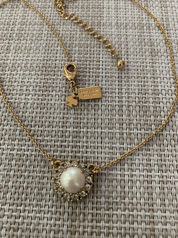 "Collar Kate Spade Nueva York imitación perla circonita cúbica halo tono dorado cadena colgante 14""-17""" Foto 2 de 4