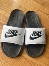NIKE MEN'S VICTORI ONE SLIDE BLACK / WHITE CN9675 005 Size 8 EUC Sports Sandals