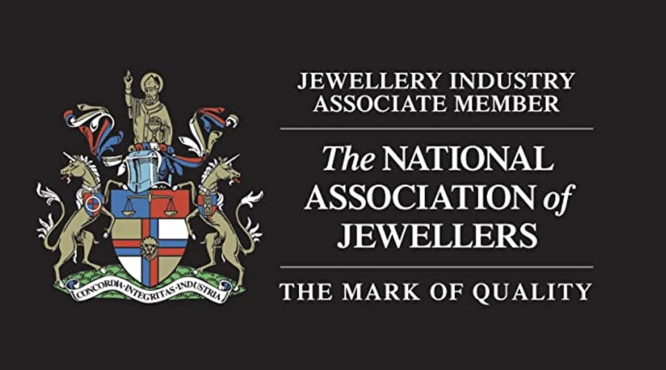 9ct Yellow Gold 1.00ct Simulated Diamond Solitaire Engagement Ring size J - S - Image 4 of 4