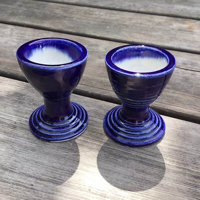 Moderne traditionelle Studiokeramik blau glasiert Eierbecher keine Herstellermarke