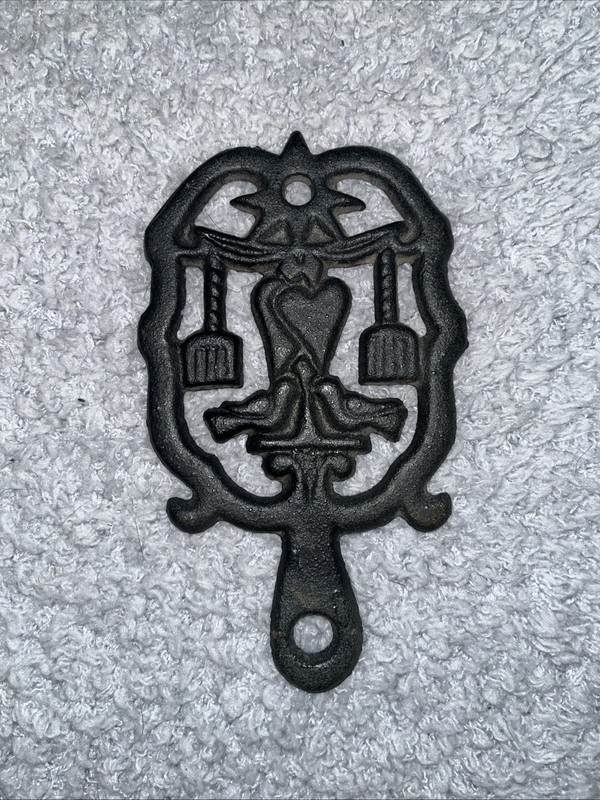 Vintage Black Cast Iron Dumb Dutch Farmhouse Kitchen Trivet Birds Hearts MT-5