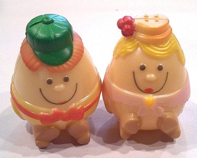 Humpty Dumpty and Wife Plastic Egg Figurine Salt & Pepper Shakers A-8