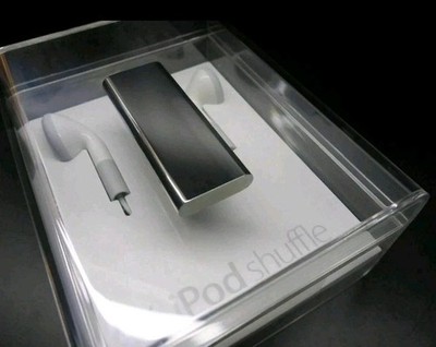 Exklusiver Apple iPod shuffle 3. Generation Silber 2GB - neuwertig- inkl.Songs