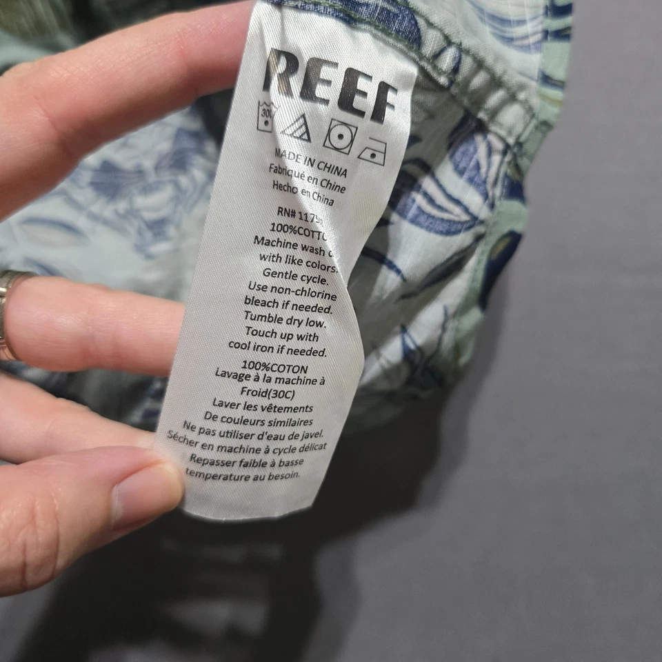 Reef Men's Roscoe Short Sleeve Shirt green small Hawaiian Aloha button collar - Image 4 of 4