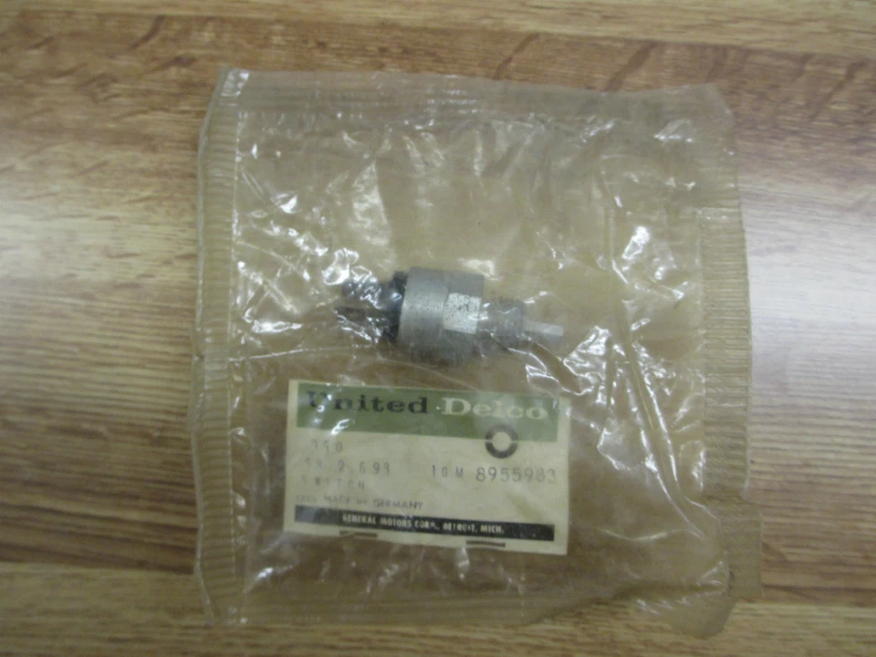 NOS OEM 1971-72 CHEVROLET VEGA {W/ AUTOMATIC TRANSMISSION} BACK UP LAMP SWITCH - Image 3 of 3