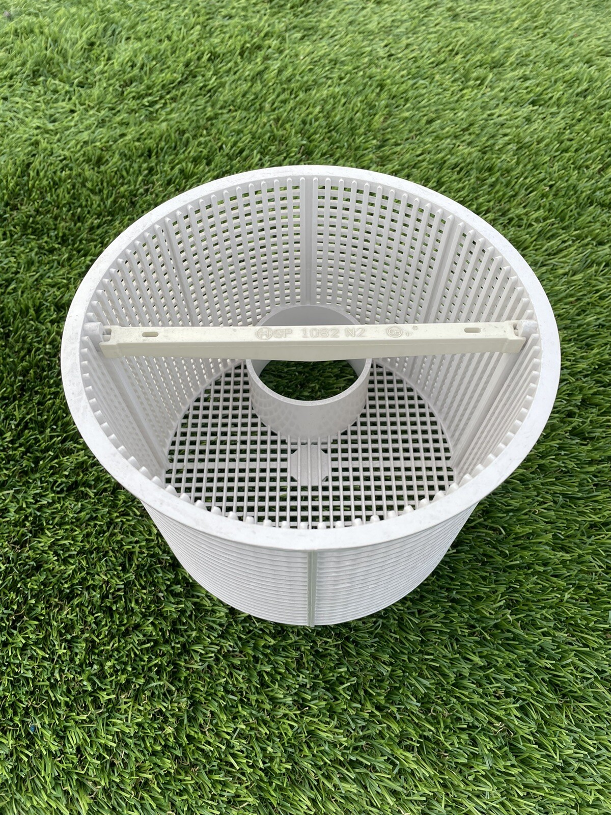 HAYWARD ROUND SKIMMER BASKET WITH HOLE IN BASE SP1080E